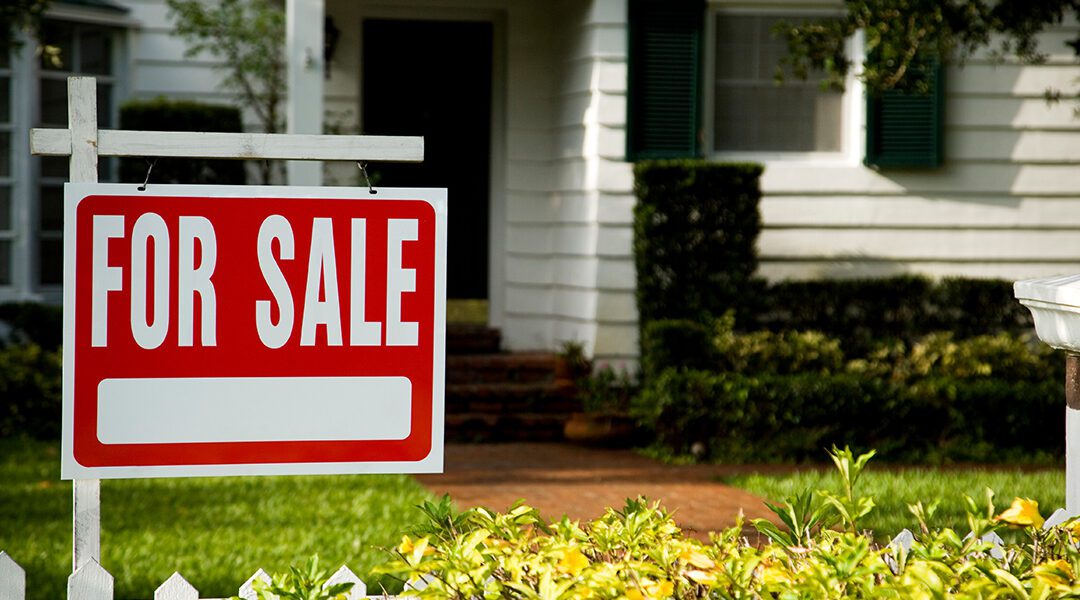 When Should Seniors Sell Their Home? Before or After Moving?
